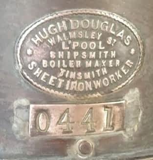 Hugh Douglas Logo uit Liverpool met nummer 0441
