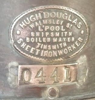 Hugh Douglas Logo uit Liverpool met nummer 0441