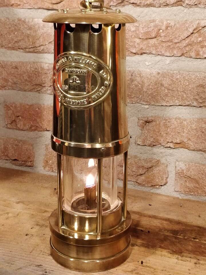 Replica mijnlamp van E. Thomas & Williams uit Wales