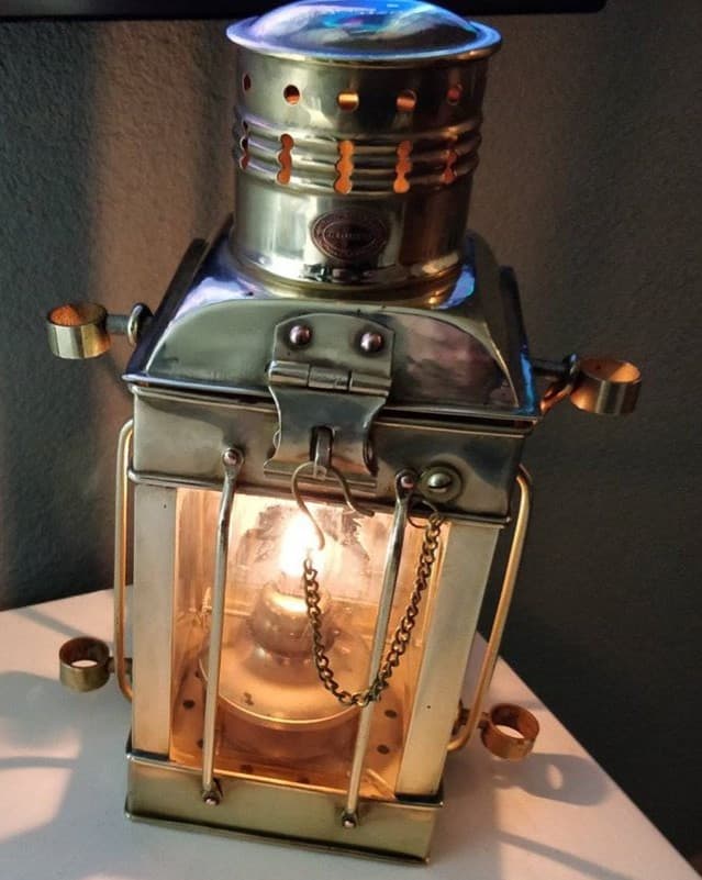 Replica van een Holland Amerika lijn lamp